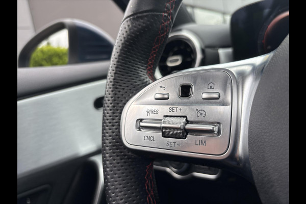 Mercedes-Benz A-Klasse 250 e AMG Line 217 PK | Panoramadak | Stoelverwarming | SOH 93,9% | Sportstoelen | Groot Scherm | Camera | 18 Inch