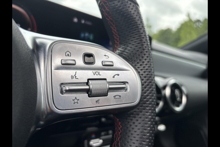 Mercedes-Benz A-Klasse 250 e AMG Line 217 PK | Panoramadak | Stoelverwarming | SOH 93,9% | Sportstoelen | Groot Scherm | Camera | 18 Inch