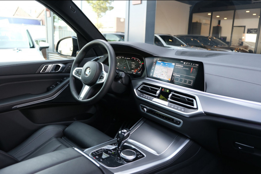 BMW X5 M50i High Executive |84.464km| 530pk V8 *Panodal/Leder/Camera/21 Inch Breedset