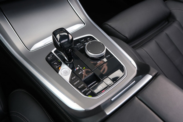 BMW X5 M50i High Executive |84.464km| 530pk V8 *Panodal/Leder/Camera/21 Inch Breedset
