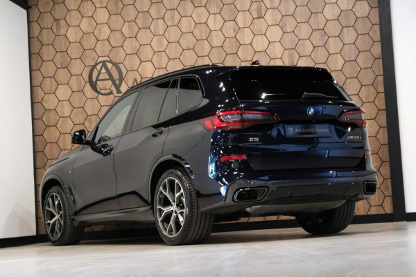 BMW X5 M50i High Executive |84.464km| 530pk V8 *Panodal/Leder/Camera/21 Inch Breedset