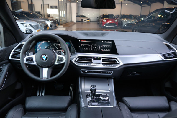 BMW X5 M50i High Executive |84.464km| 530pk V8 *Panodal/Leder/Camera/21 Inch Breedset