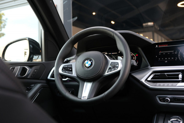 BMW X5 M50i High Executive |84.464km| 530pk V8 *Panodal/Leder/Camera/21 Inch Breedset