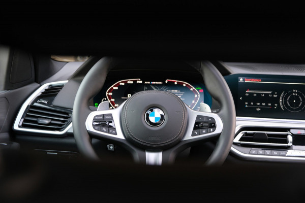 BMW X5 M50i High Executive |84.464km| 530pk V8 *Panodal/Leder/Camera/21 Inch Breedset