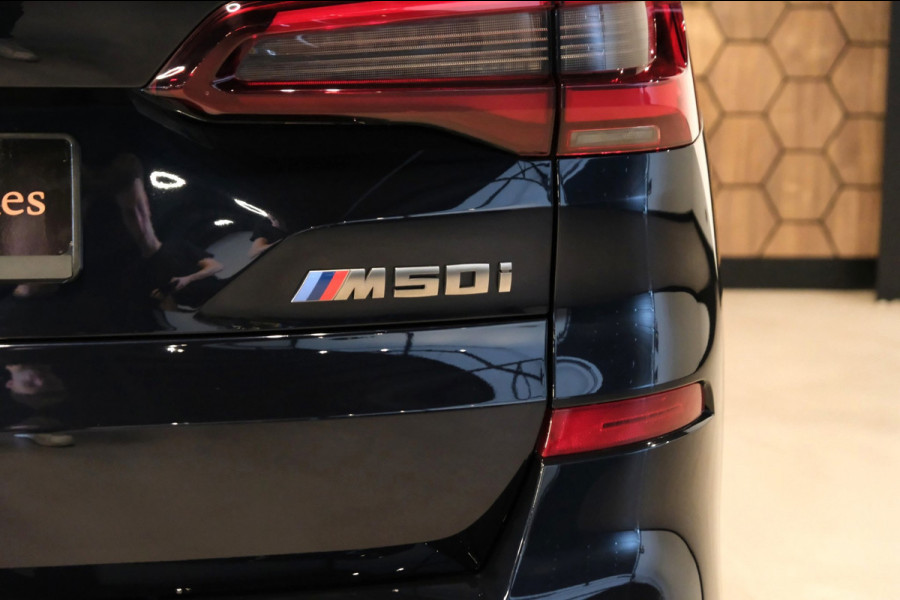 BMW X5 M50i High Executive |84.464km| 530pk V8 *Panodal/Leder/Camera/21 Inch Breedset