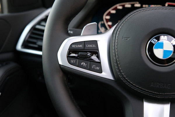 BMW X5 M50i High Executive |84.464km| 530pk V8 *Panodal/Leder/Camera/21 Inch Breedset