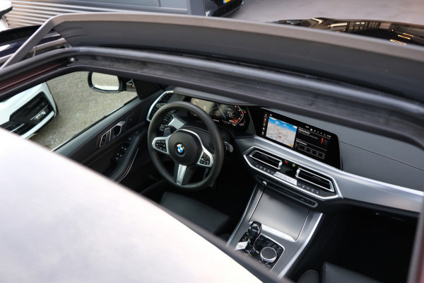 BMW X5 M50i High Executive |84.464km| 530pk V8 *Panodal/Leder/Camera/21 Inch Breedset