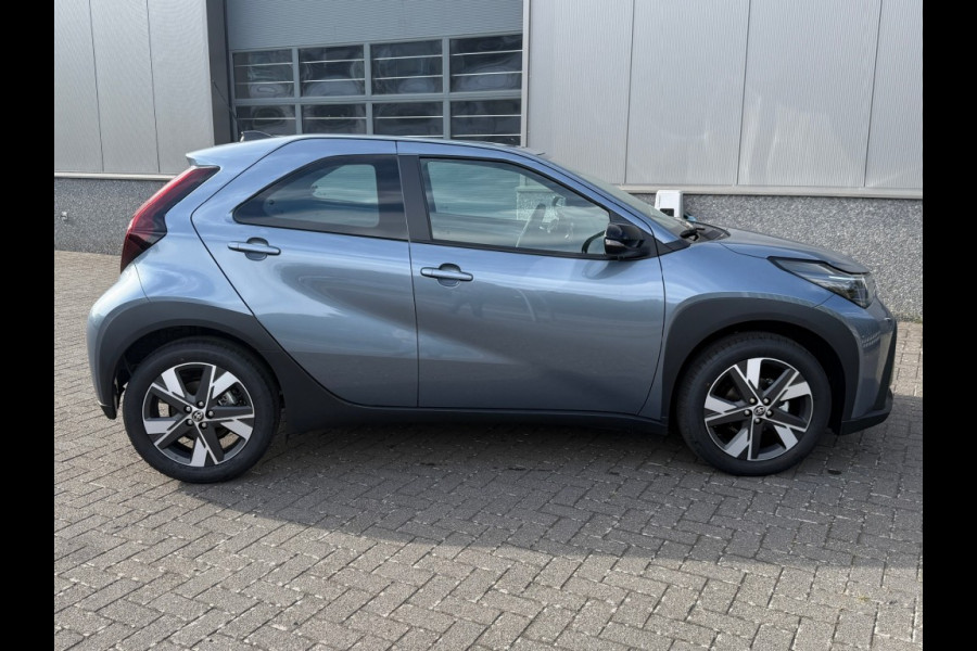 Toyota Aygo X HYBRID 1.5 17 Lichtmetaal Stoelverwarming Go pack
