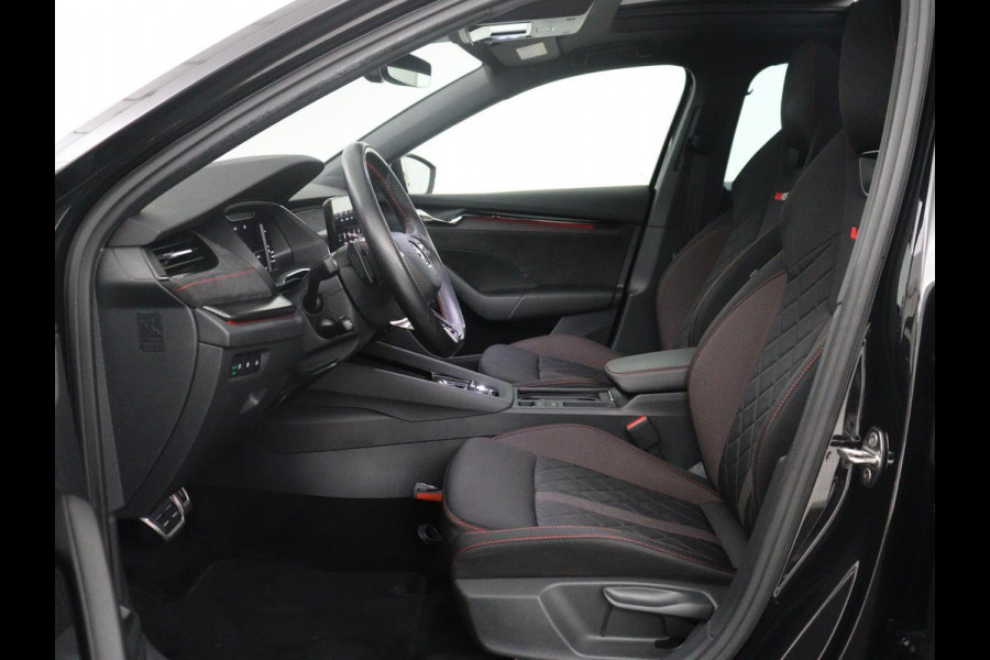 Škoda Octavia Combi 1.4 TSI RS iV PHEV Business | SOH 87,5% | Panoramadak | Adaptive cruise | Stuur/stoelverwarming | Caplay | Sfeerverlichting | Climate control | Camera | Park assist | Eletrische achterklep