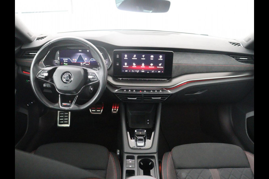 Škoda Octavia Combi 1.4 TSI RS iV PHEV Business | SOH 87,5% | Panoramadak | Adaptive cruise | Stuur/stoelverwarming | Caplay | Sfeerverlichting | Climate control | Camera | Park assist | Eletrische achterklep