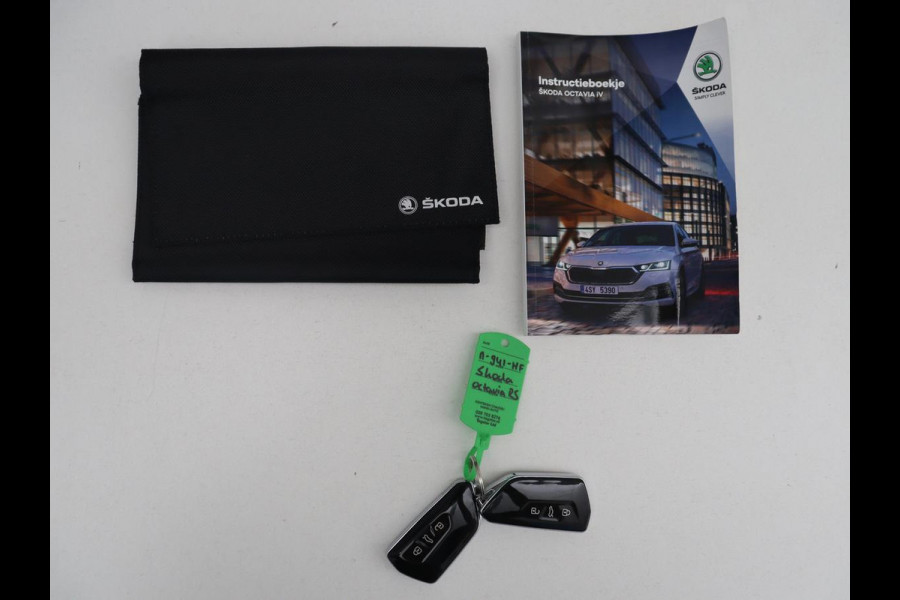 Škoda Octavia Combi 1.4 TSI RS iV PHEV Business | SOH 87,5% | Panoramadak | Adaptive cruise | Stuur/stoelverwarming | Caplay | Sfeerverlichting | Climate control | Camera | Park assist | Eletrische achterklep