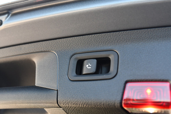 Mercedes-Benz A-Klasse 250 e AMG Edition, Night, Burmester, ACC, Trekhaak, Dodeh, Sfeer, Camera!