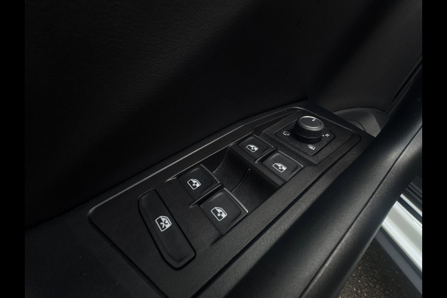 Volkswagen T-Roc 1.0 TSI R-Line IQ-light / Carplay / ACC / PDC / Stoelverwarming / Digitiale cockpit / Zwarte hemel / 4-Seiz. Band