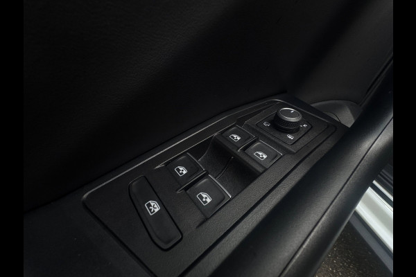 Volkswagen T-Roc 1.0 TSI R-Line IQ-light / Carplay / ACC / PDC / Stoelverwarming / Digitiale cockpit / Zwarte hemel / 4-Seiz. Band