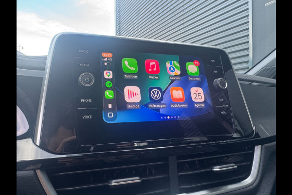 Volkswagen T-Roc 1.0 TSI R-Line IQ-light / Carplay / ACC / PDC / Stoelverwarming / Digitiale cockpit / Zwarte hemel / 4-Seiz. Band