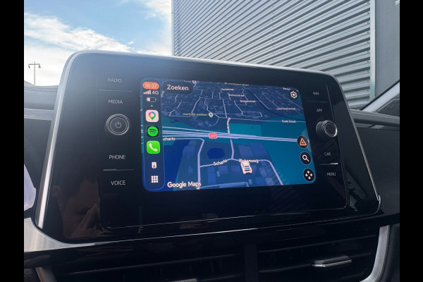 Volkswagen T-Roc 1.0 TSI R-Line IQ-light / Carplay / ACC / PDC / Stoelverwarming / Digitiale cockpit / Zwarte hemel / 4-Seiz. Band
