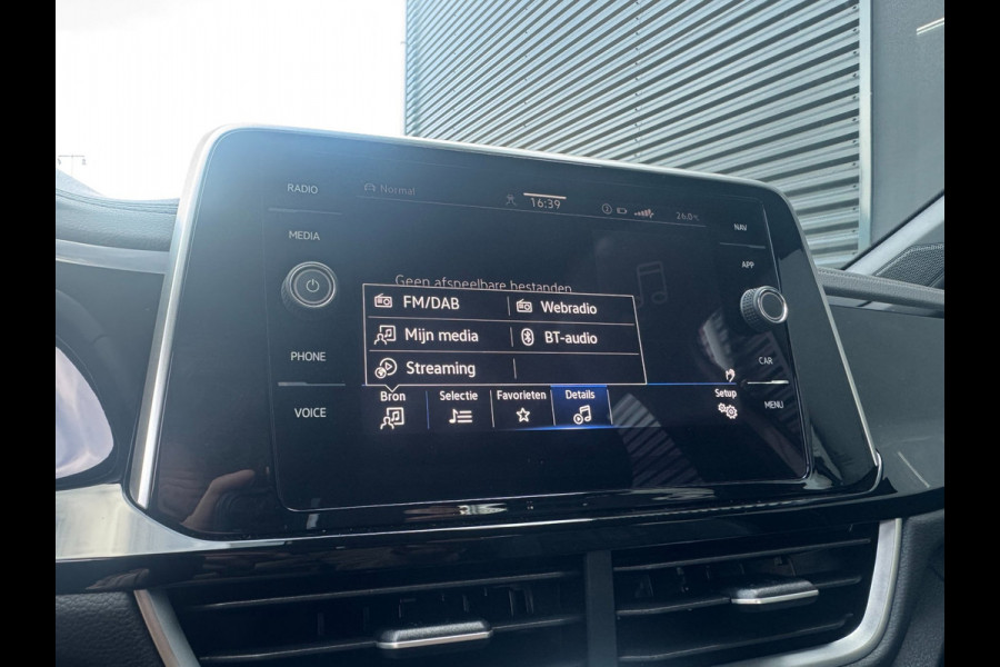 Volkswagen T-Roc 1.0 TSI R-Line IQ-light / Carplay / ACC / PDC / Stoelverwarming / Digitiale cockpit / Zwarte hemel / 4-Seiz. Band
