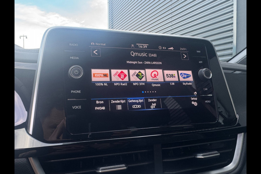 Volkswagen T-Roc 1.0 TSI R-Line IQ-light / Carplay / ACC / PDC / Stoelverwarming / Digitiale cockpit / Zwarte hemel / 4-Seiz. Band