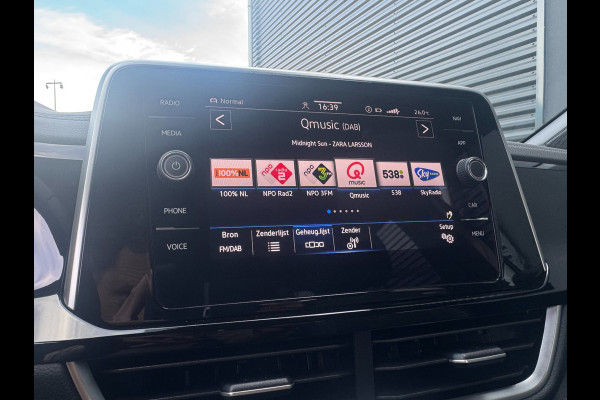 Volkswagen T-Roc 1.0 TSI R-Line IQ-light / Carplay / ACC / PDC / Stoelverwarming / Digitiale cockpit / Zwarte hemel / 4-Seiz. Band