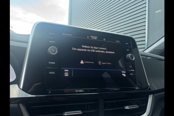 Volkswagen T-Roc 1.0 TSI R-Line IQ-light / Carplay / ACC / PDC / Stoelverwarming / Digitiale cockpit / Zwarte hemel / 4-Seiz. Band