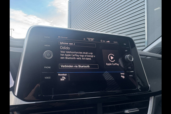 Volkswagen T-Roc 1.0 TSI R-Line IQ-light / Carplay / ACC / PDC / Stoelverwarming / Digitiale cockpit / Zwarte hemel / 4-Seiz. Band