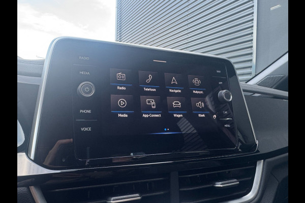 Volkswagen T-Roc 1.0 TSI R-Line IQ-light / Carplay / ACC / PDC / Stoelverwarming / Digitiale cockpit / Zwarte hemel / 4-Seiz. Band