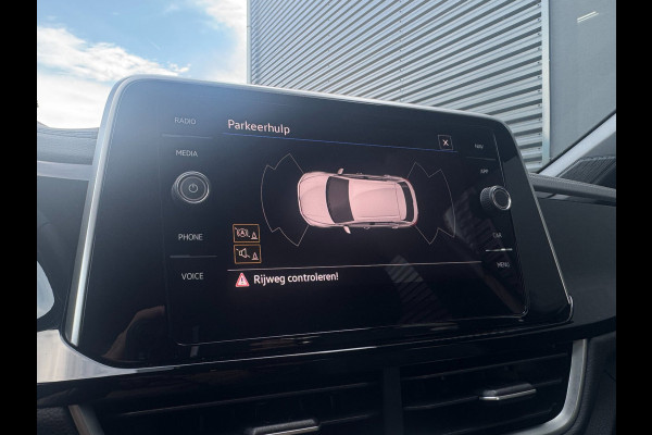 Volkswagen T-Roc 1.0 TSI R-Line IQ-light / Carplay / ACC / PDC / Stoelverwarming / Digitiale cockpit / Zwarte hemel / 4-Seiz. Band