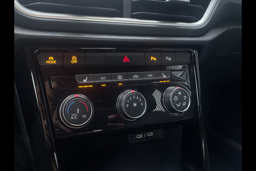 Volkswagen T-Roc 1.0 TSI R-Line IQ-light / Carplay / ACC / PDC / Stoelverwarming / Digitiale cockpit / Zwarte hemel / 4-Seiz. Band