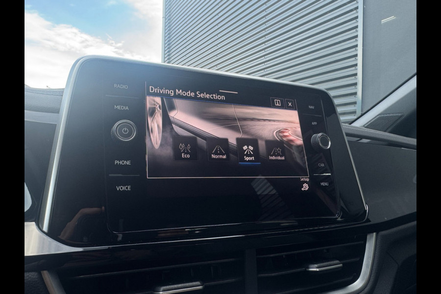 Volkswagen T-Roc 1.0 TSI R-Line IQ-light / Carplay / ACC / PDC / Stoelverwarming / Digitiale cockpit / Zwarte hemel / 4-Seiz. Band