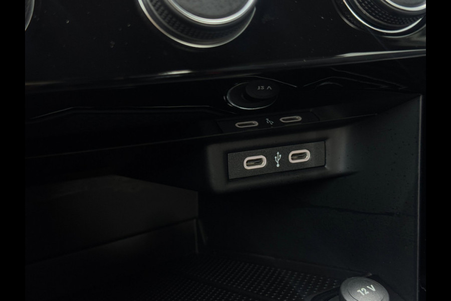 Volkswagen T-Roc 1.0 TSI R-Line IQ-light / Carplay / ACC / PDC / Stoelverwarming / Digitiale cockpit / Zwarte hemel / 4-Seiz. Band