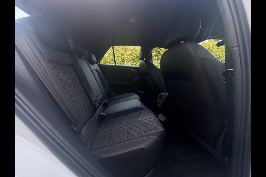 Volkswagen T-Roc 1.0 TSI R-Line IQ-light / Carplay / ACC / PDC / Stoelverwarming / Digitiale cockpit / Zwarte hemel / 4-Seiz. Band