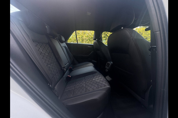 Volkswagen T-Roc 1.0 TSI R-Line IQ-light / Carplay / ACC / PDC / Stoelverwarming / Digitiale cockpit / Zwarte hemel / 4-Seiz. Band
