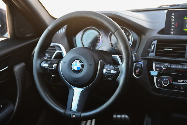 BMW 1-serie M140i High Executive, LCI2, Pano, Carbon, H.Kardon, Camera, Leder!