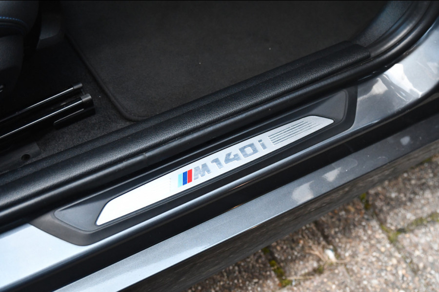 BMW 1-serie M140i High Executive, LCI2, Pano, Carbon, H.Kardon, Camera, Leder!