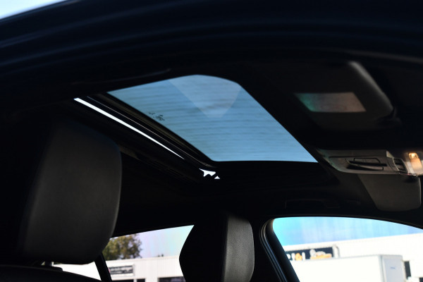 BMW 1-serie M140i High Executive, LCI2, Pano, Carbon, H.Kardon, Camera, Leder!