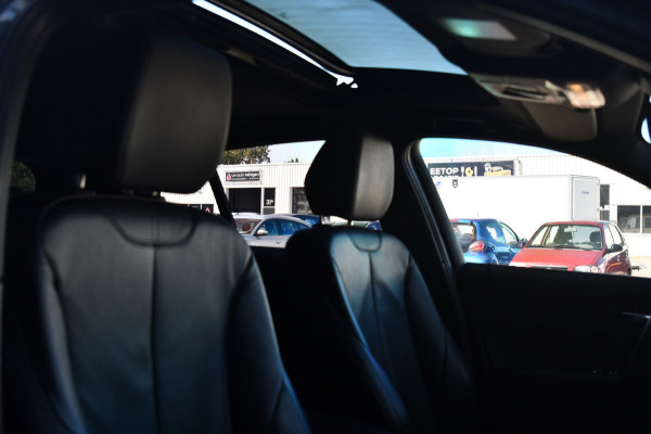 BMW 1-serie M140i High Executive, LCI2, Pano, Carbon, H.Kardon, Camera, Leder!