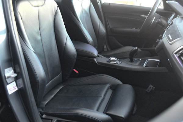BMW 1-serie M140i High Executive, LCI2, Pano, Carbon, H.Kardon, Camera, Leder!