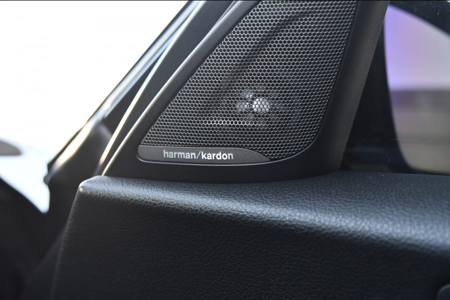 BMW 1-serie M140i High Executive, LCI2, Pano, Carbon, H.Kardon, Camera, Leder!