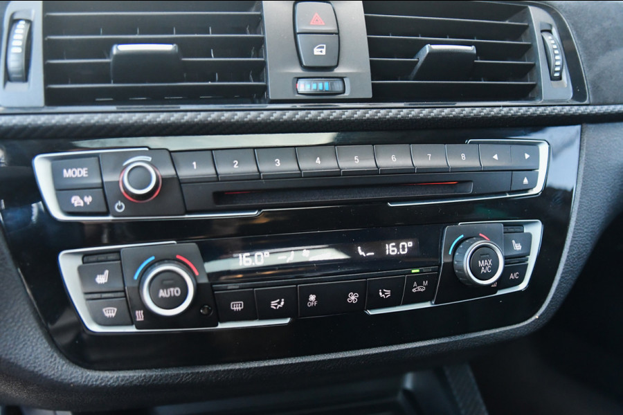 BMW 1-serie M140i High Executive, LCI2, Pano, Carbon, H.Kardon, Camera, Leder!