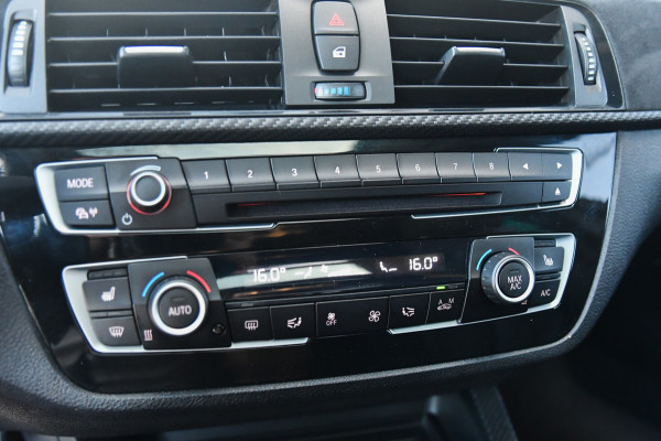 BMW 1-serie M140i High Executive, LCI2, Pano, Carbon, H.Kardon, Camera, Leder!