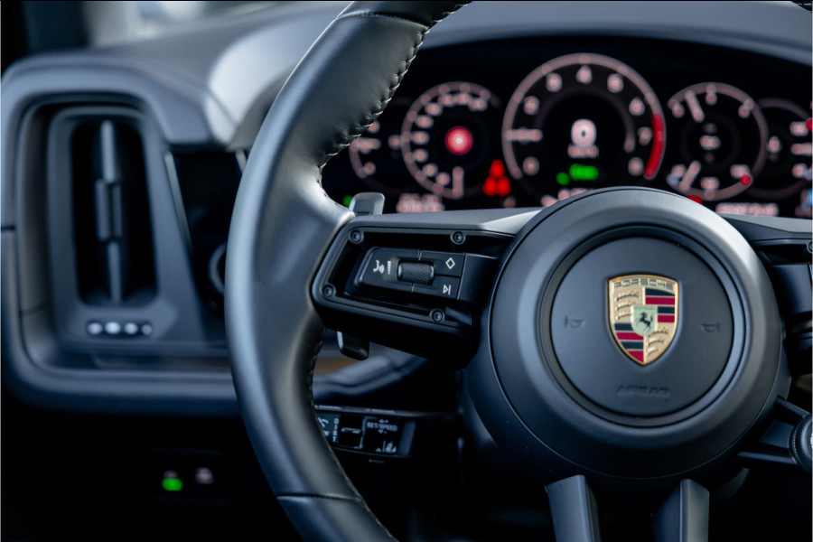Porsche Cayenne Coupé 3.0 E-Hybrid - BTW | Sport Chrono + | Panorama | Passenger Display | Bose | Stoelkoeling