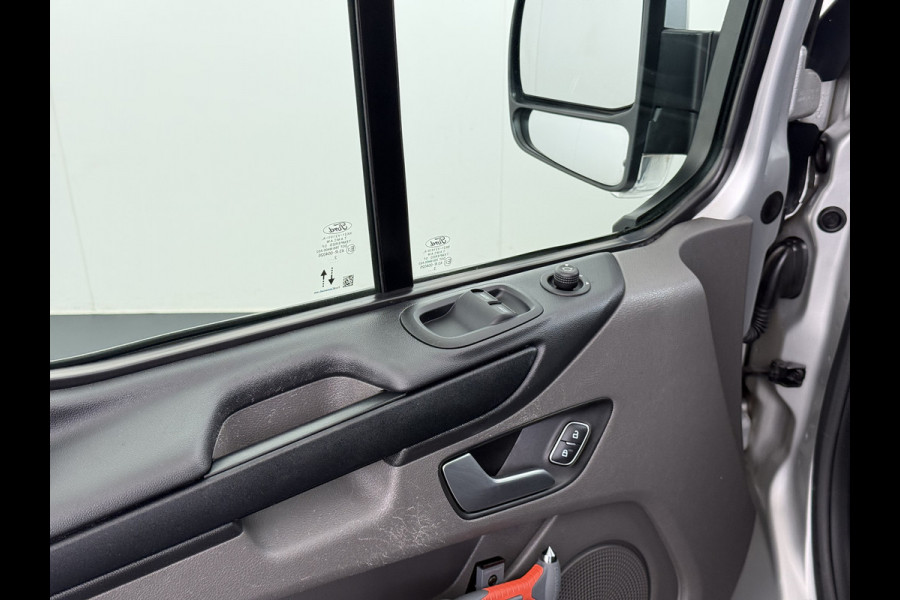 Ford Transit Custom 280 2.0TDCI 130PK Euro 6 L1H1 3-Persoons Navi Airco Cruise Control Bluetooth DAB Pdc Trend Betonplex Vloer Wandbetimmering Schuifdeur+Raam Achterdeuren+Ramen 1e Eigenaar