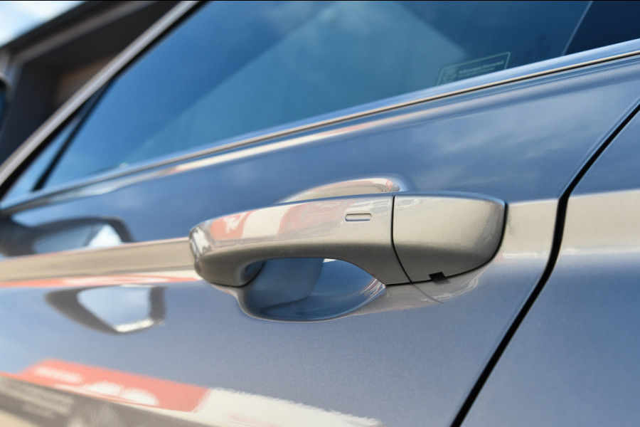 Volkswagen Tiguan Allspace 1.5 TSI R-Line, 7 persoons, Pano, Massage, Dynaudio, ACC, Camera, Dodehoek, Virtual, Trekhaak!
