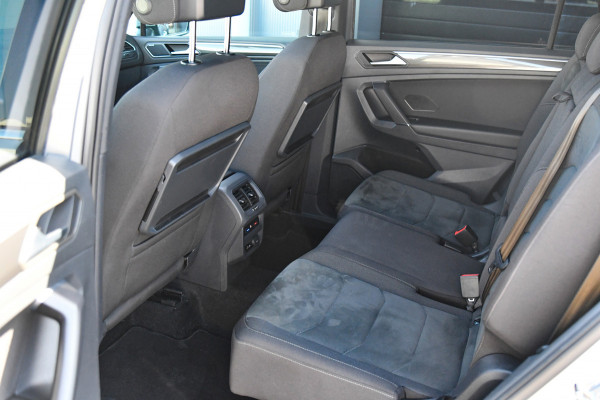 Volkswagen Tiguan Allspace 1.5 TSI R-Line, 7 persoons, Pano, Massage, Dynaudio, ACC, Camera, Dodehoek, Virtual, Trekhaak!