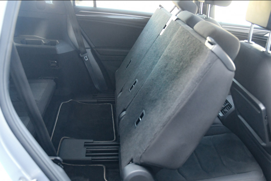 Volkswagen Tiguan Allspace 1.5 TSI R-Line, 7 persoons, Pano, Massage, Dynaudio, ACC, Camera, Dodehoek, Virtual, Trekhaak!