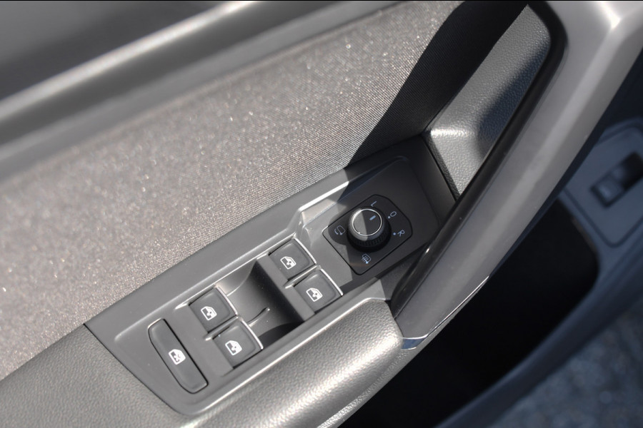 Volkswagen Tiguan Allspace 1.5 TSI R-Line, 7 persoons, Pano, Massage, Dynaudio, ACC, Camera, Dodehoek, Virtual, Trekhaak!