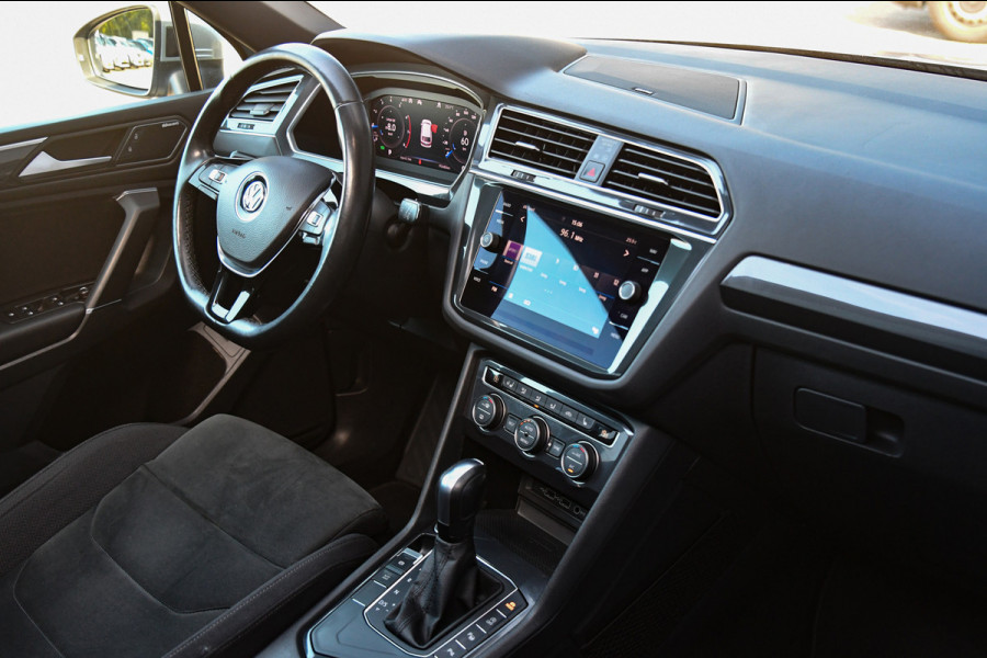 Volkswagen Tiguan Allspace 1.5 TSI R-Line, 7 persoons, Pano, Massage, Dynaudio, ACC, Camera, Dodehoek, Virtual, Trekhaak!