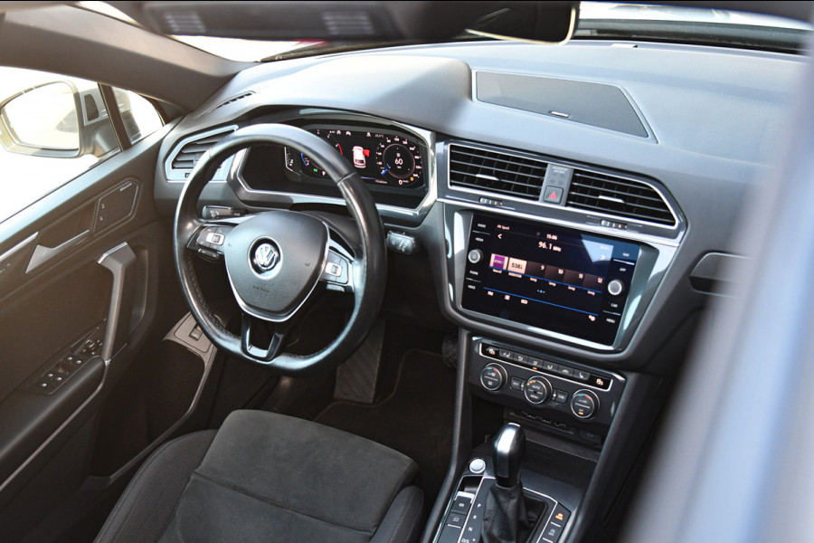 Volkswagen Tiguan Allspace 1.5 TSI R-Line, 7 persoons, Pano, Massage, Dynaudio, ACC, Camera, Dodehoek, Virtual, Trekhaak!
