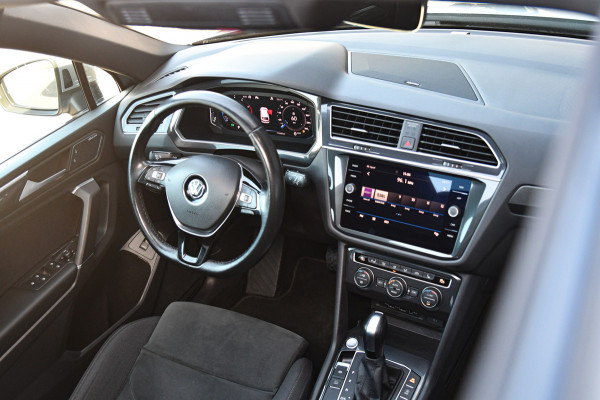 Volkswagen Tiguan Allspace 1.5 TSI R-Line, 7 persoons, Pano, Massage, Dynaudio, ACC, Camera, Dodehoek, Virtual, Trekhaak!