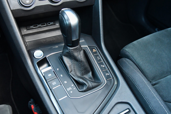 Volkswagen Tiguan Allspace 1.5 TSI R-Line, 7 persoons, Pano, Massage, Dynaudio, ACC, Camera, Dodehoek, Virtual, Trekhaak!